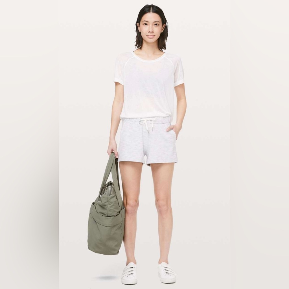 Lululemon On The Fly Short 2.5" In Wee Are From Space Nimbus Battleship Size 8